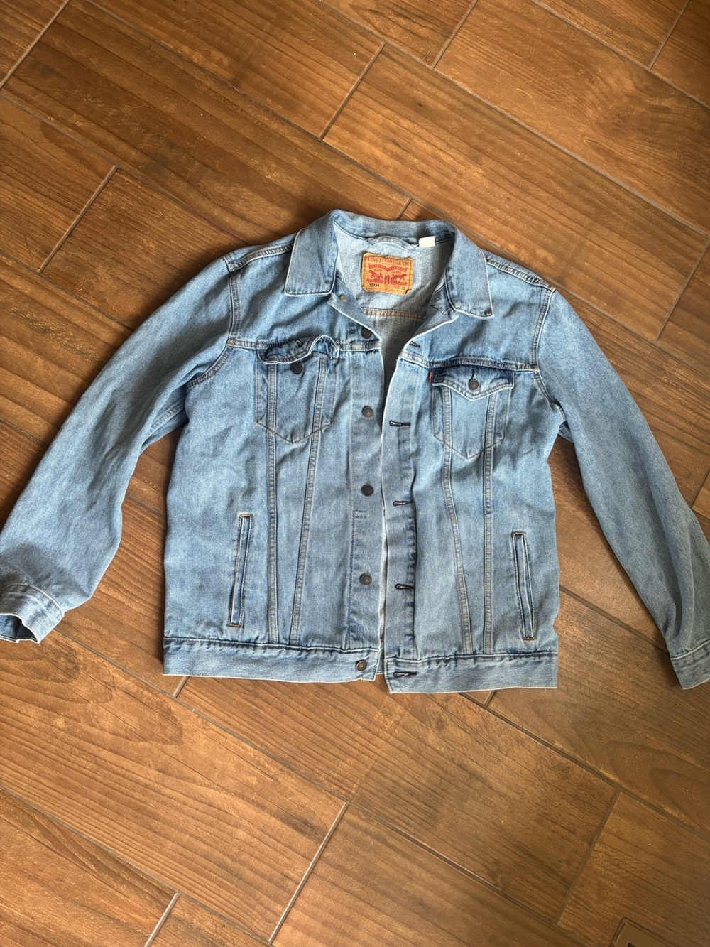 Levi's Light Wash Denim Trucker Jacket XL Vintage Style Button Front Jean
